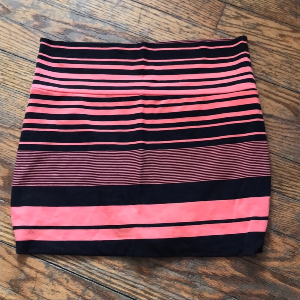 Peach and black pencil mini skirt
